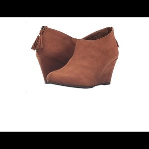 CL by Chinese Laundry Women's Via Wedge Bootie